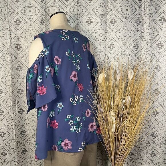 LANE Bryant  Floral Cold Shoulder Blouse Top size 18 - Picture 4 of 5